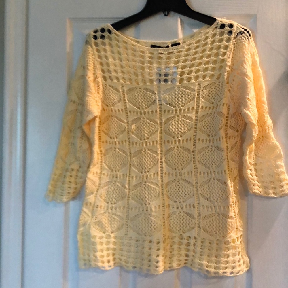 Cute open knit yellow top 3/4 length sleeves